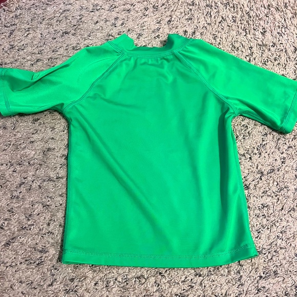 3T Green Short Sleeve Rashguard - Picture 2 of 4